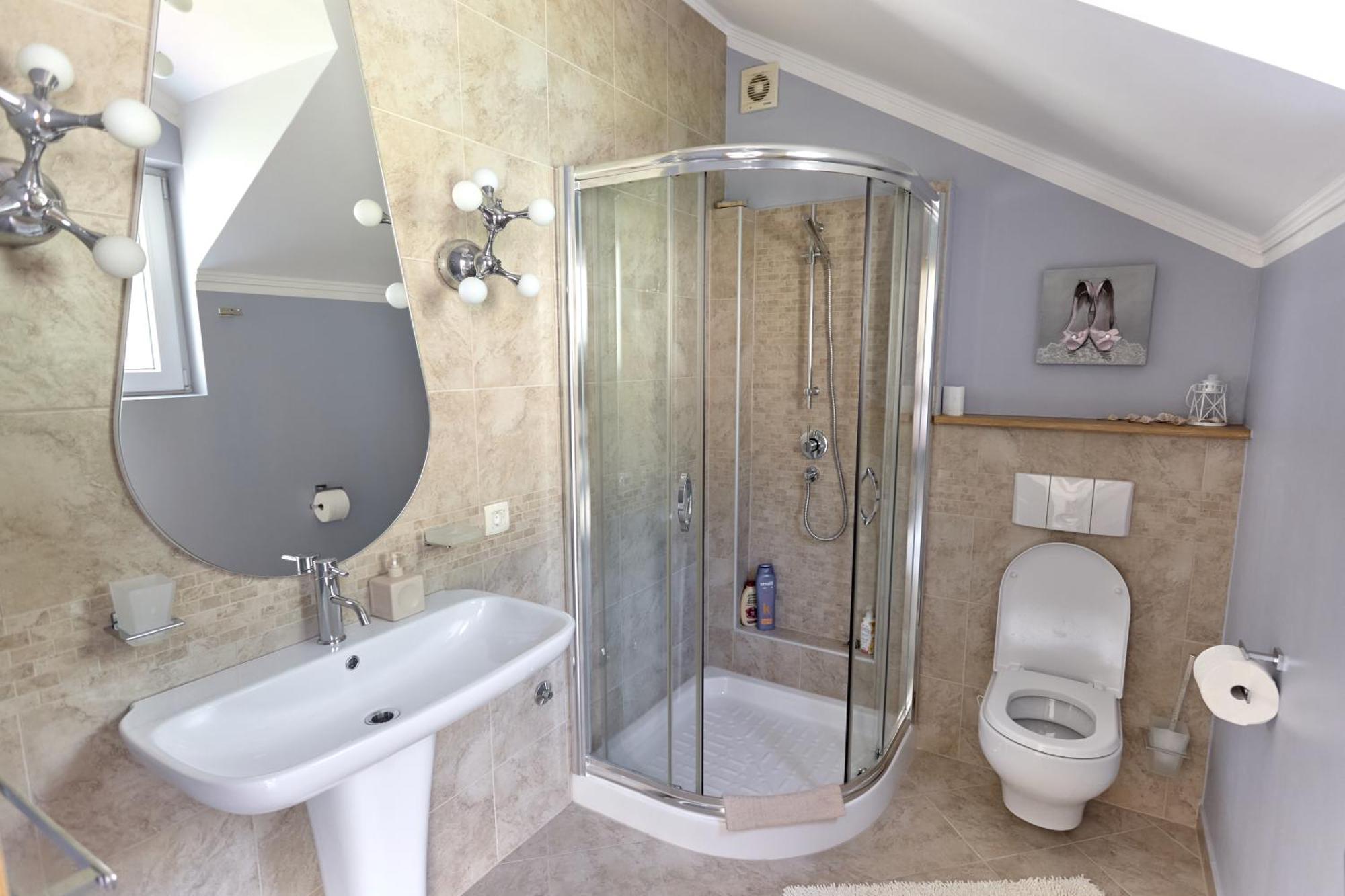 Апартаменты Gh Aparts With Scenic Views & Pool Gornji Orahovac