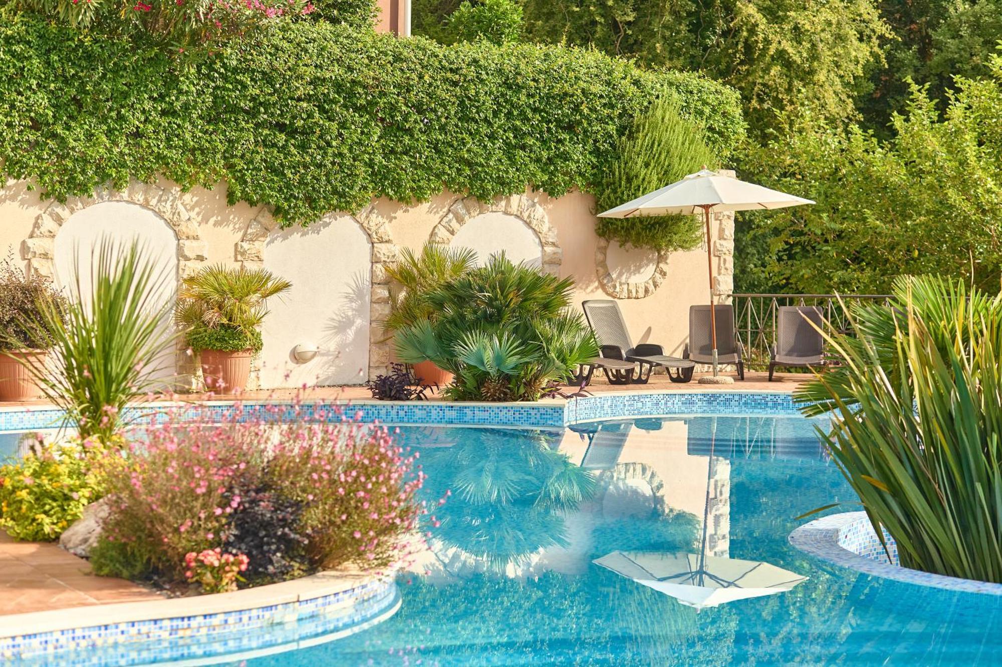 Апартаменты Gh Aparts With Scenic Views & Pool