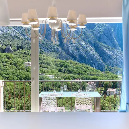Gh Aparts With Scenic Views & Pool Gornji Orahovac Exterior photo