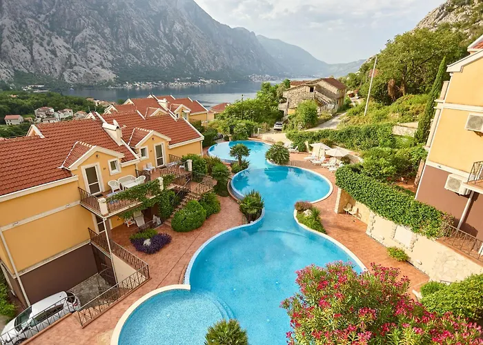 Gh Aparts With Scenic Views & Pool
