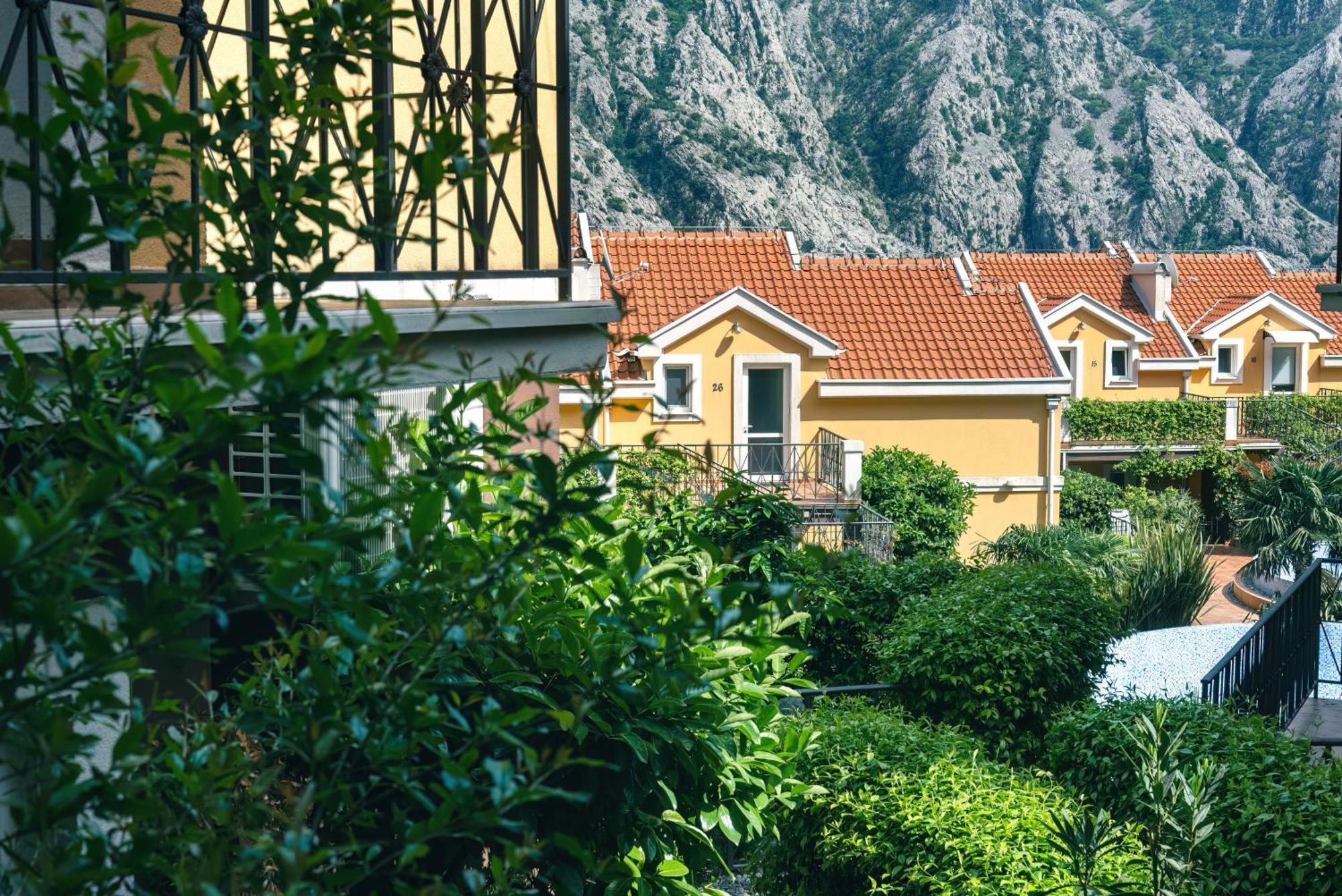 Appartamento Gh Aparts With Scenic Views & Pool