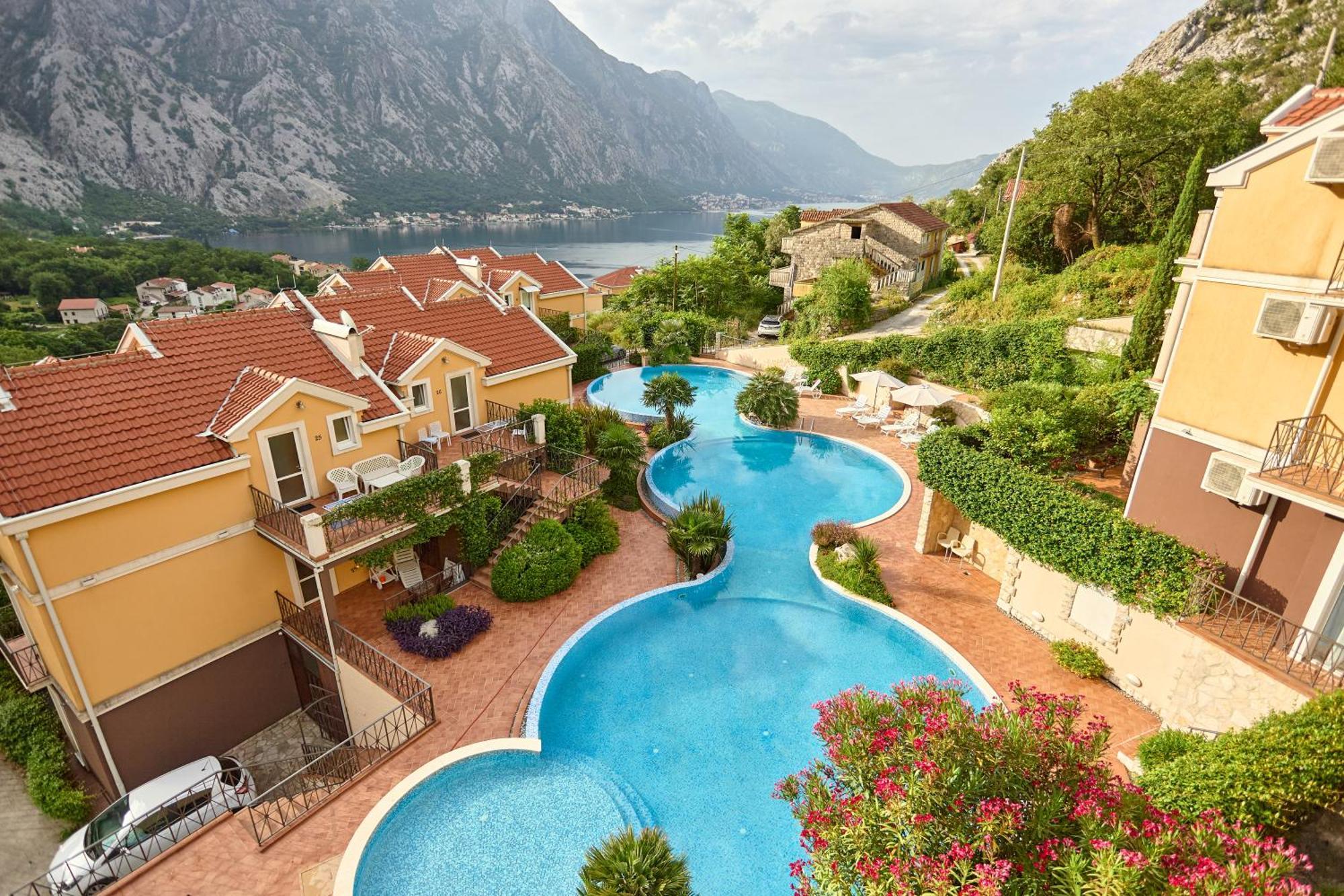 Gh Aparts With Scenic Views & Pool Appartamento *
